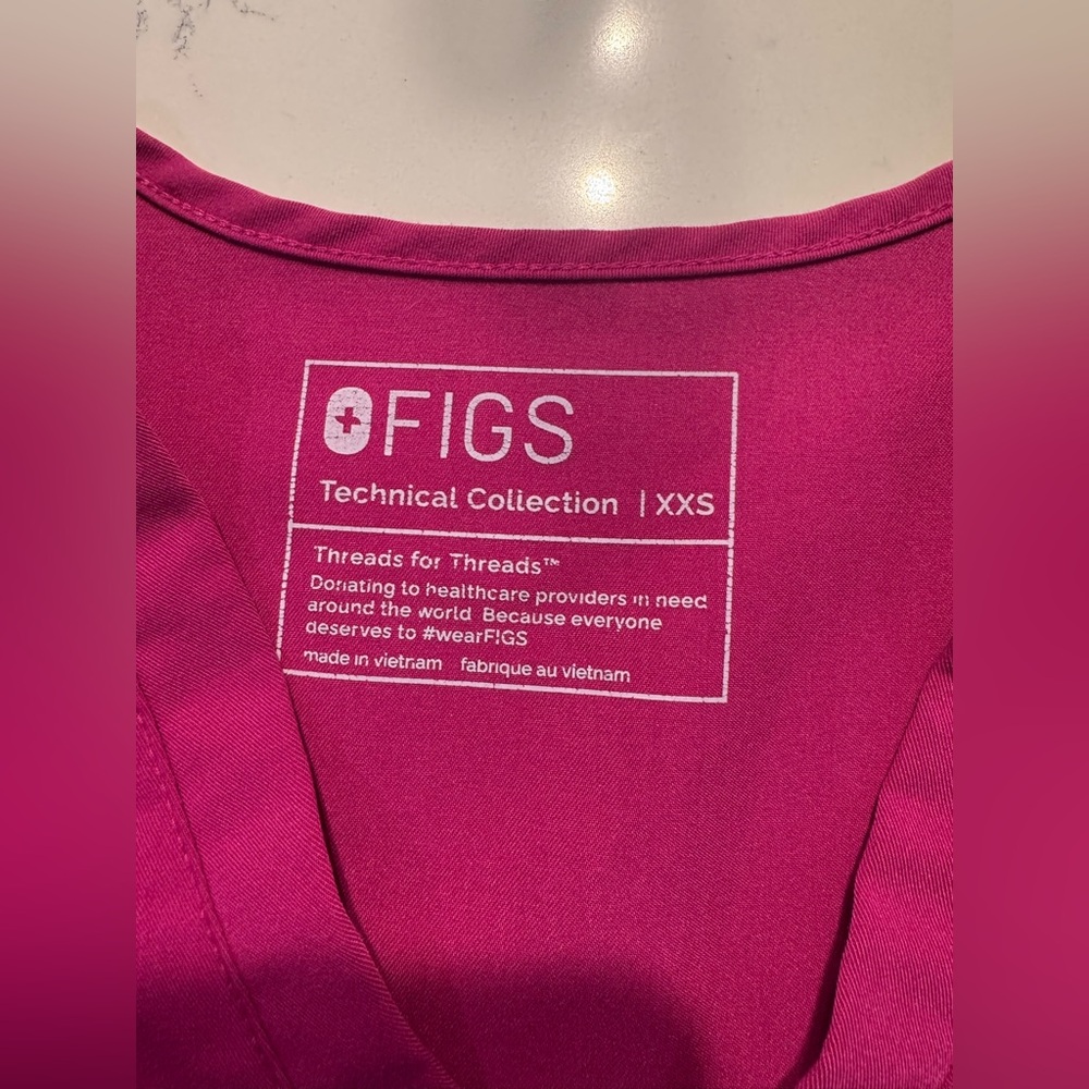 Figs Women’s Raspberry Sorbet Scrub Set-XS/tall Kade Cargo Pants; XXS Casma top - Picture 4 of 13